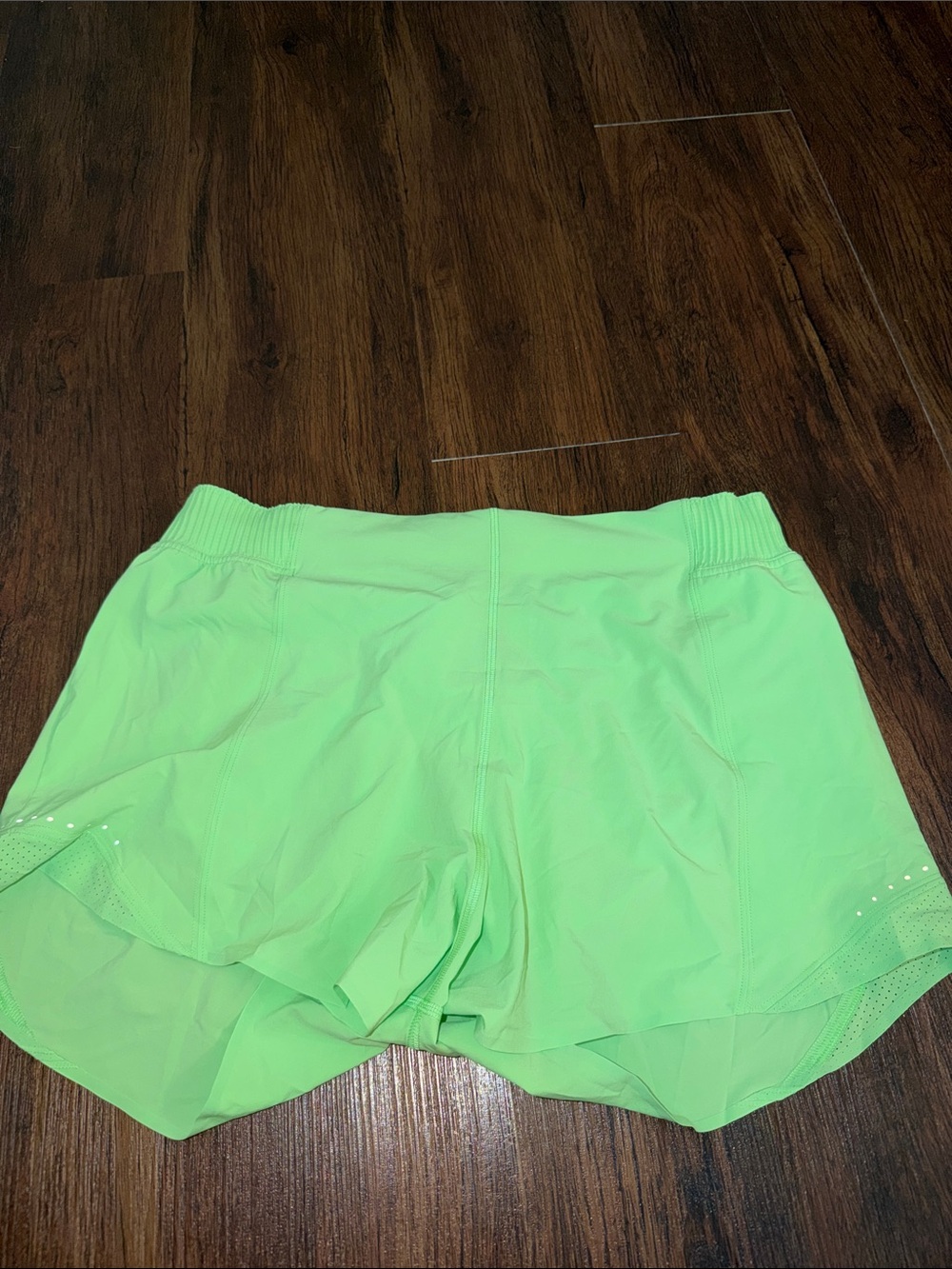 Hotty Hot High-Rise Short 4"
Special Edition
Scream Green Light